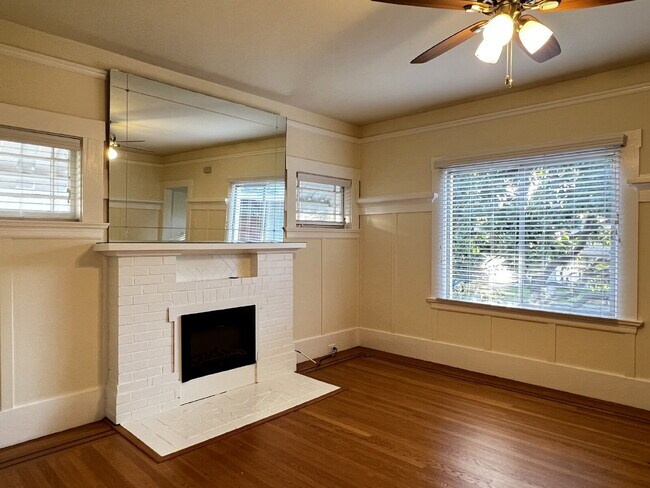Foto del edificio - Bright and Spacious 5 Bedroom Home in San Anselmo