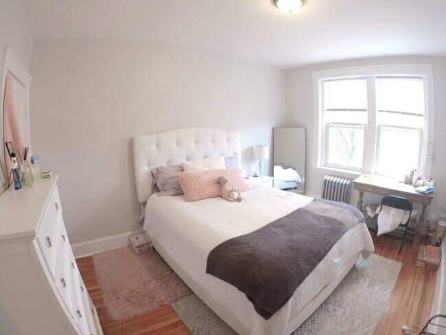 Foto del edificio - Stunning Brookline 6 bed with B and C line...