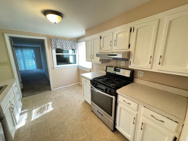 Foto del edificio - Charming 2-Bedroom, 1-Bathroom Home – $1,2...