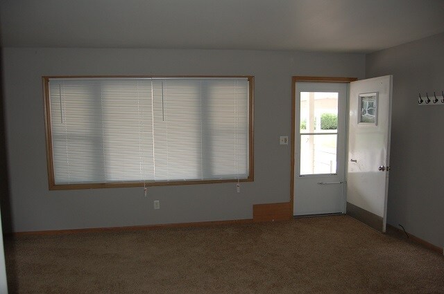 Foto del edificio - 300 Melrose Ct