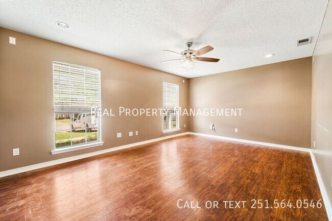 Foto del edificio - 9631 Royal Woods Dr N