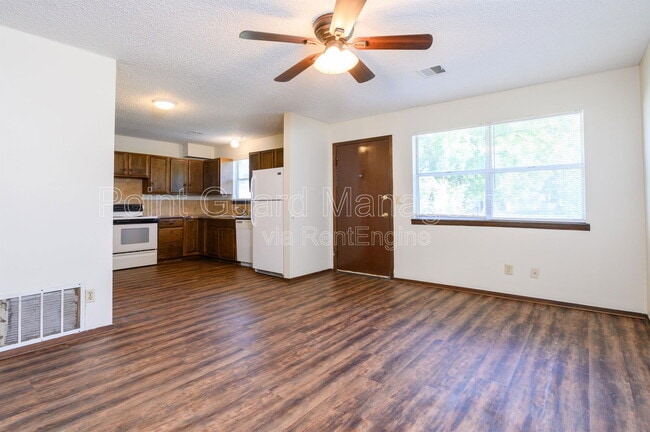 Building Photo - 1826 S Laura St