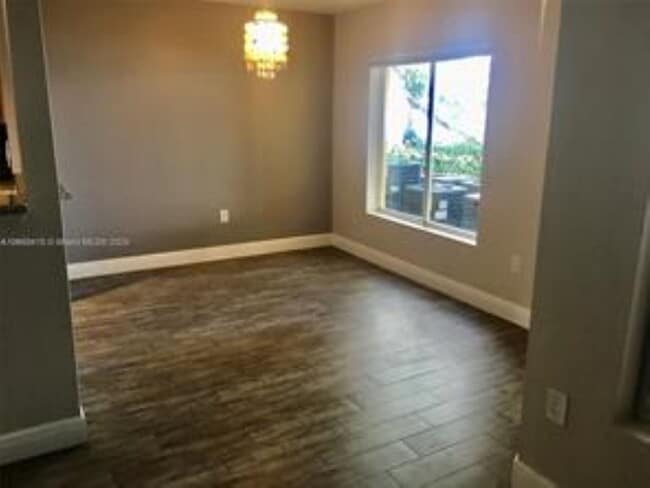 Foto del edificio - 2445 NW 33rd St