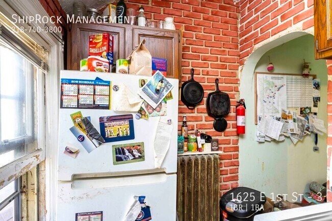 Foto del edificio - 1625 E 1st St
