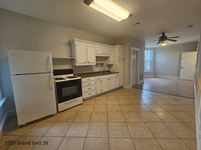 Foto del edificio - 2355 W Grand Ave