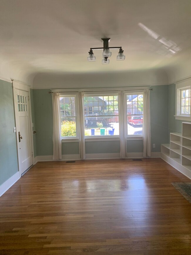 Building Photo - Charming 2 bedroom SE Portland Bungalow.