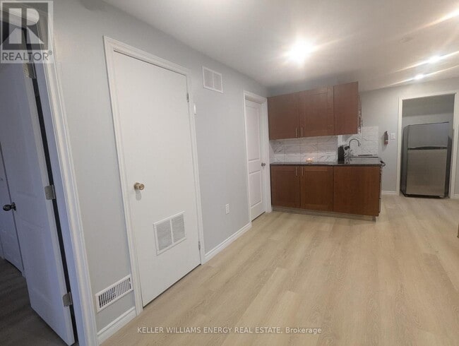 Building Photo - 850 Bennett Ct