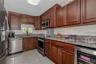 Building Photo - 9410 N Hollybrook Lake Dr