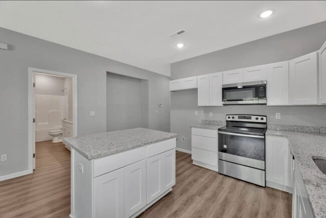 Building Photo - 649 S Pershing St
