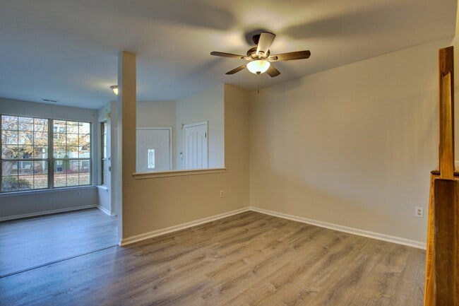 Building Photo - 1302 Foxmeadow Cir