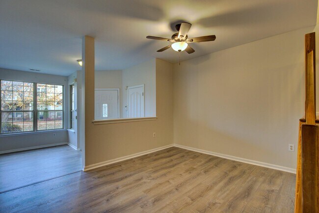 Foto del edificio - 1302 Foxmeadow Cir