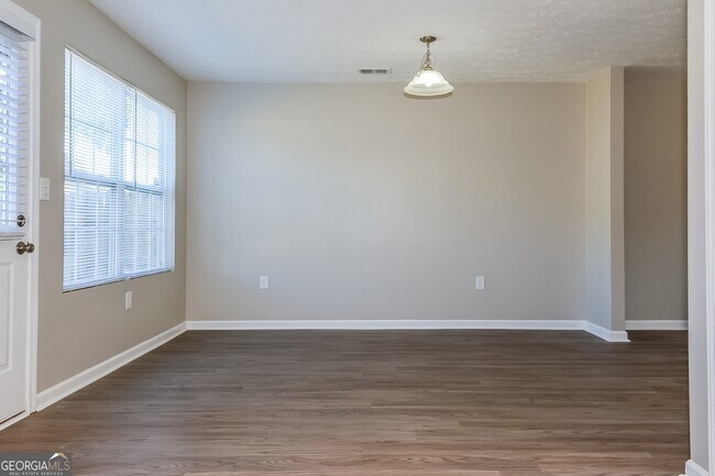 Building Photo - 245 Coral Cir