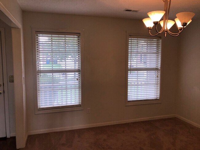 Building Photo - Willow Bend  Home 240405