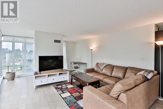 Building Photo - 10 Capreol Ct