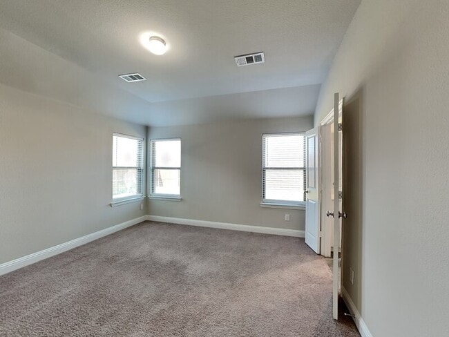 Building Photo - 2125 Johnson City Ave