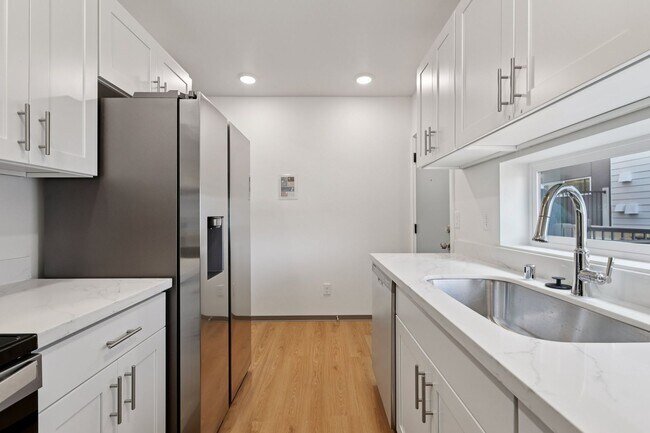 Foto del edificio - Brand-new 6B3B Townhouse near UW starts fr...