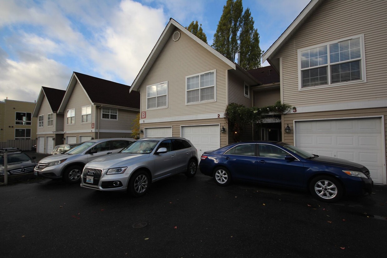 Primary Photo - Urban Townhouse Overlooking Judkins Park