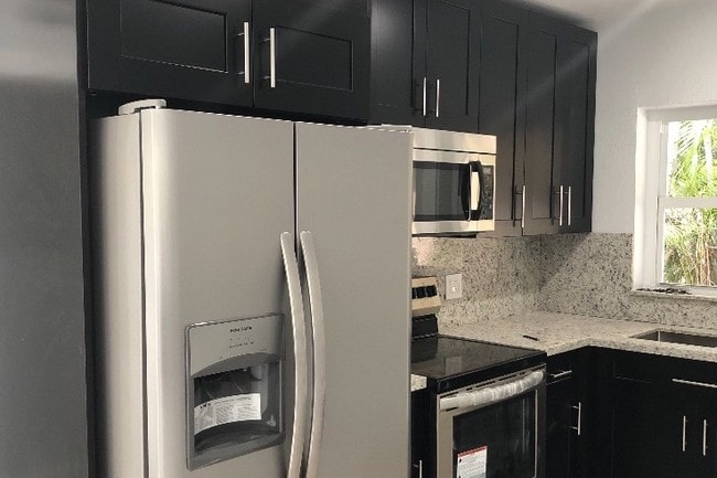 Foto del edificio - 634 SE 4th Pl