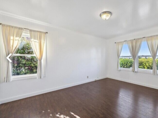 Building Photo - 623 Santa Susana Ave