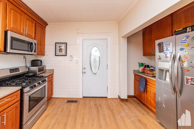 Foto del edificio - 3614 N Greenview Ave