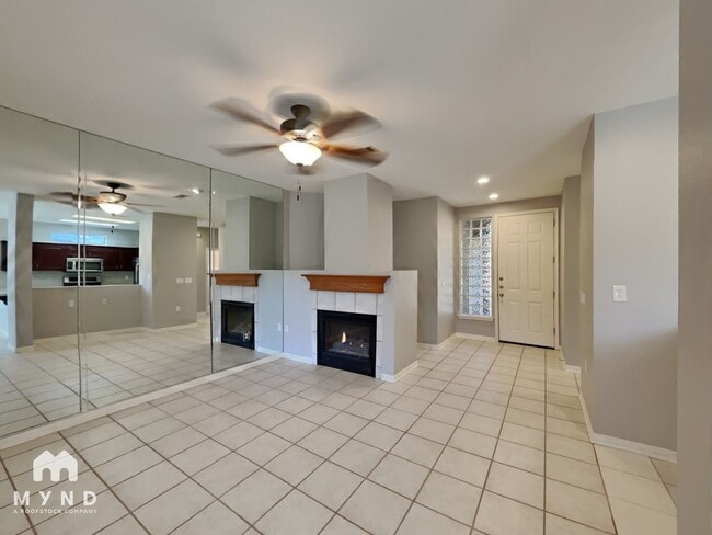 Foto del edificio - 288 Whispering Wind Dr