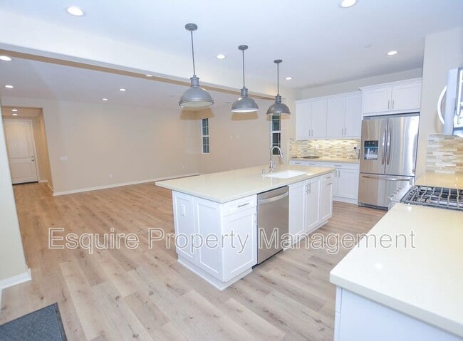 Building Photo - 2725 Navajo St