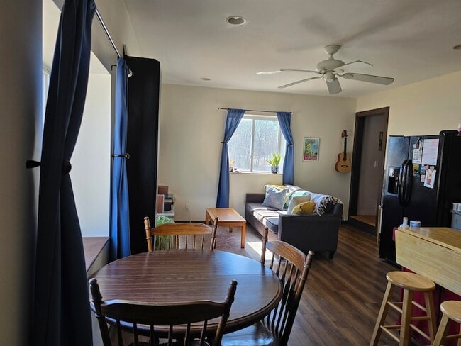 Building Photo - 352 Packers Falls Rd