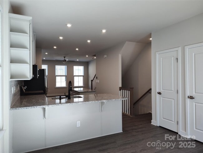 Foto del edificio - 6025 Fonsac Ln