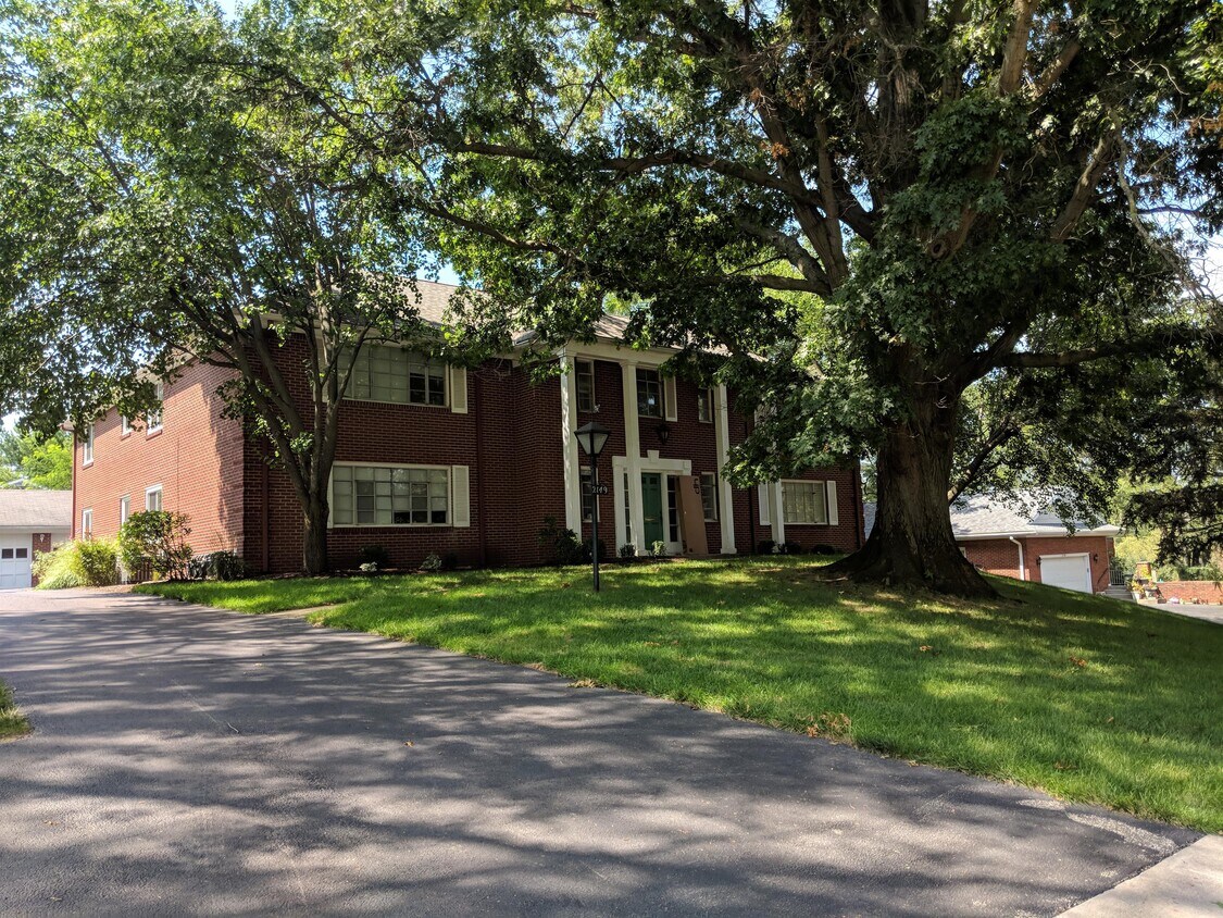 Primary Photo - 2149 Evergreen Rd