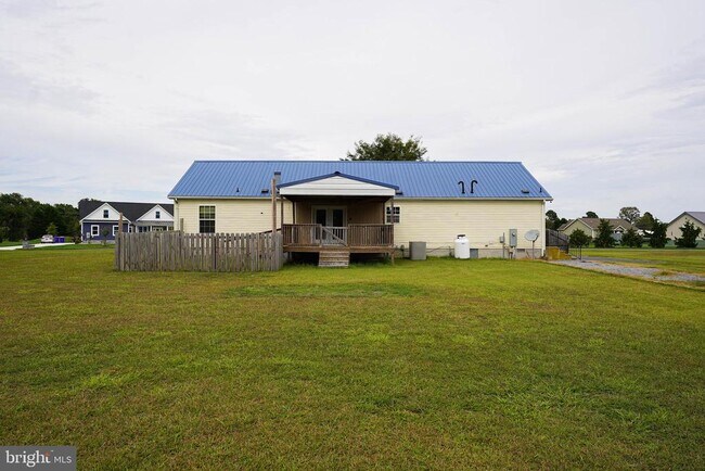 Building Photo - 12179 Country Dr