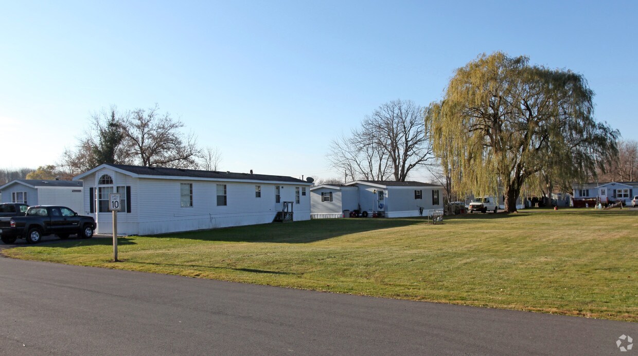 Foto principal - Canandaigua MHC    ?  Get app    Canandaigua Manufactured Home Community