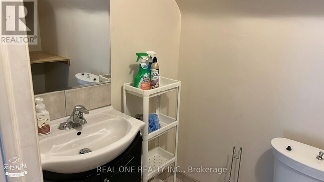 Building Photo - 92 Binkley Crescent