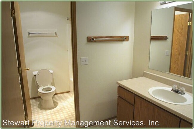 Building Photo - 5382 N Hills Dr