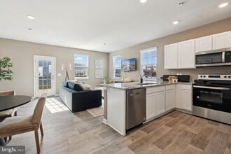 Building Photo - 152 Rae Ct