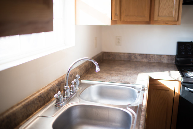 Kitchen - 4363 S Hilton St