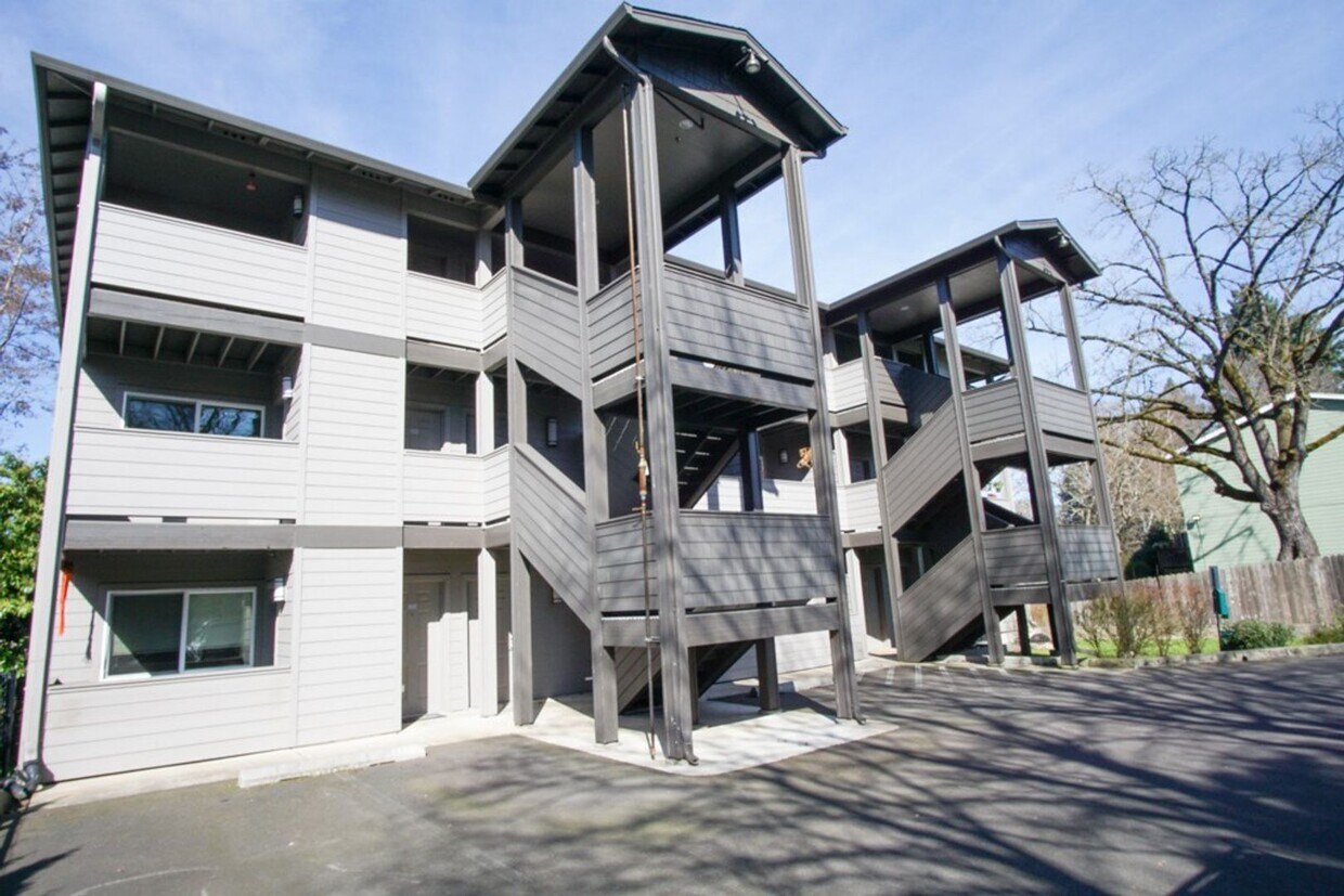 Foto principal - Modern 2 Bedroom with DW, W/D, Patio + Pet...