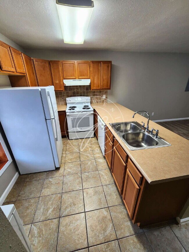 Building Photo - 1026 N Huron St