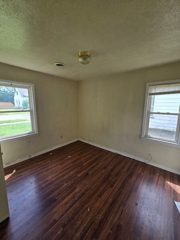 Foto principal - Cozy 3 bedroom single family home | one le...
