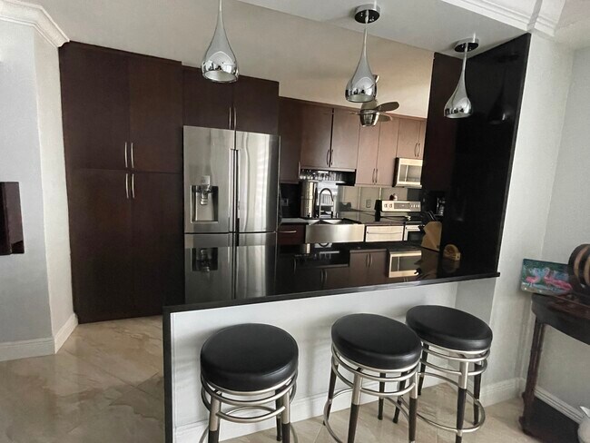 Foto del edificio - 4280 Galt Ocean Dr., Apt. 2C