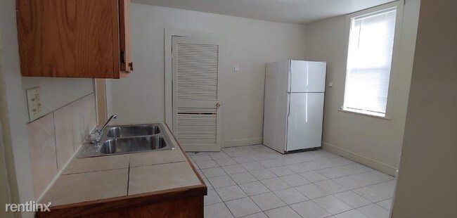 Foto del edificio - 822 S Water St