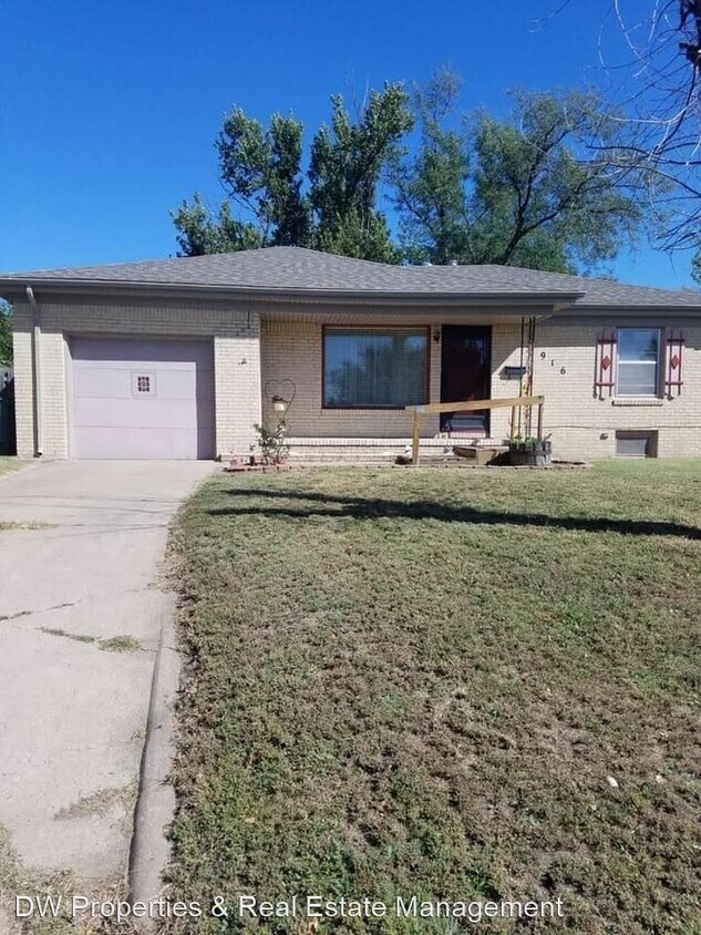 1916 Thompson Ave, Dodge City, KS 67801 House Rental in Dodge City