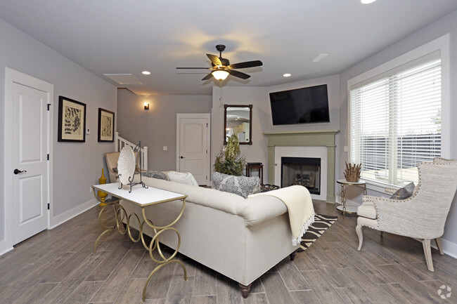 4HAB, 3.5BA - 1,702 ft² - The Villas at Forest Hills