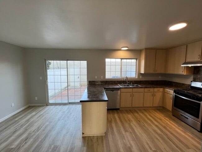 Foto del edificio - Coming Soon! Beautiful 3 Bedroom + 1.5 Bath Townhouse in highly desirable Briarcliffe community!