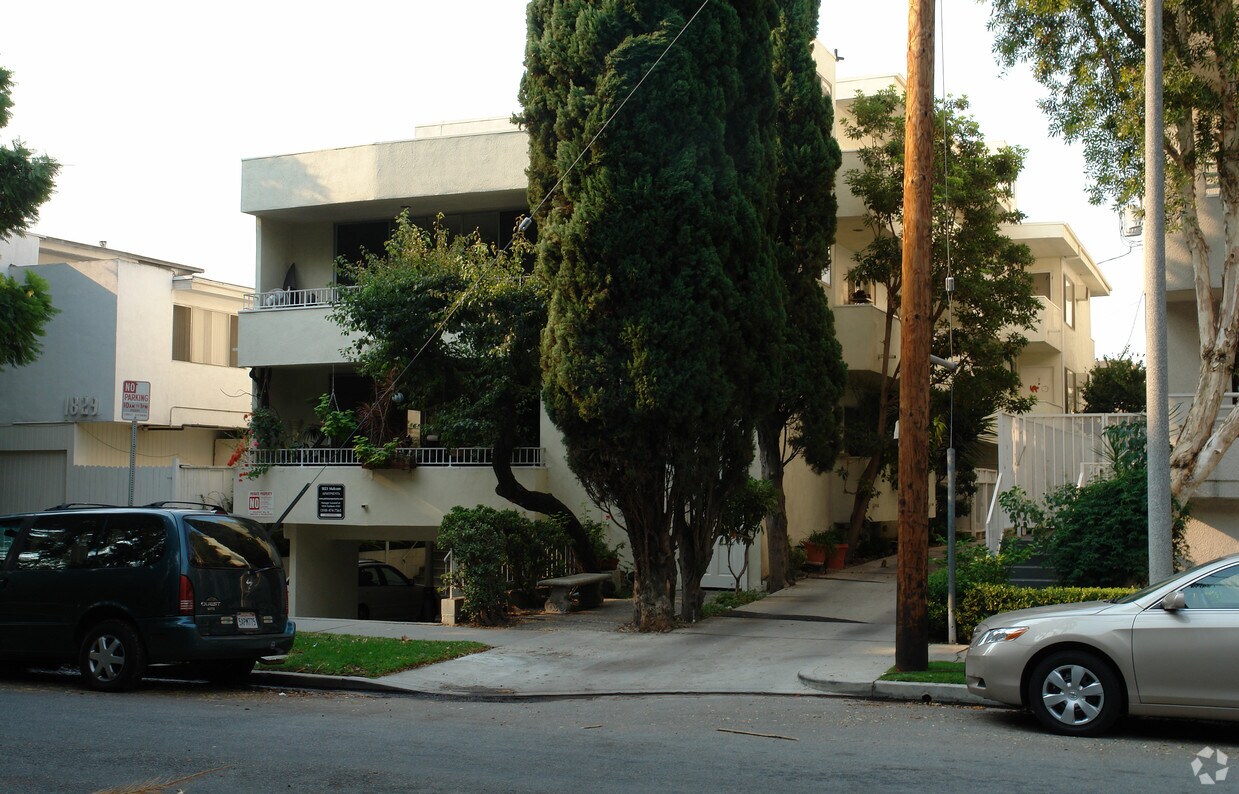 Primary Photo - 1823 Malcolm Ave