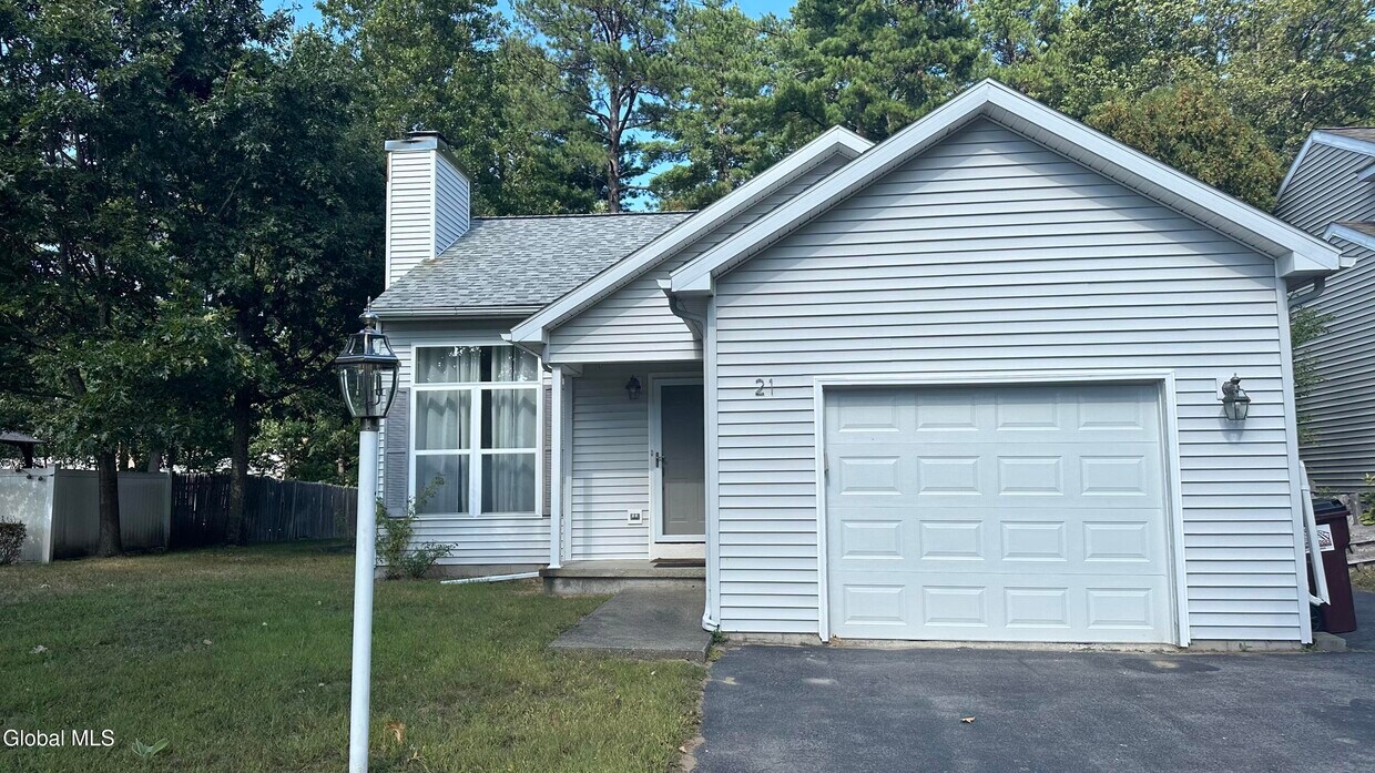 Foto principal - 21 Skylark Dr