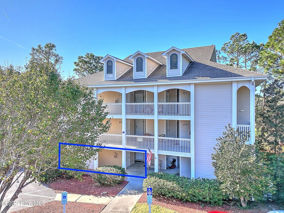 Primary Photo - 3350 Club Villas Dr