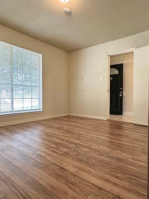 Building Photo - 12315 Hawthorne Dr