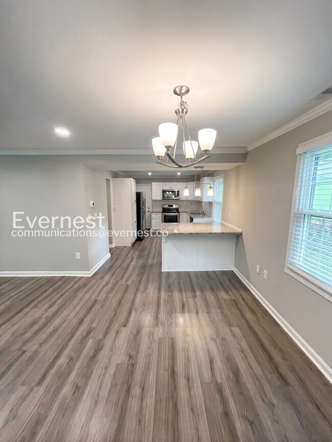Foto del edificio - **Move in special**Charming 3-Bedroom Home with Modern Amenities and Prime Location / Available N...