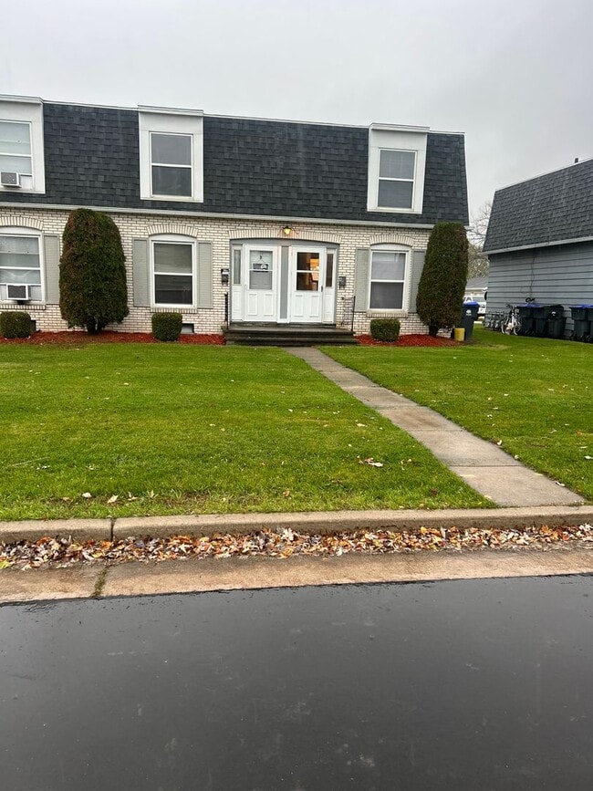 Building Photo - 730 Fairwood Dr