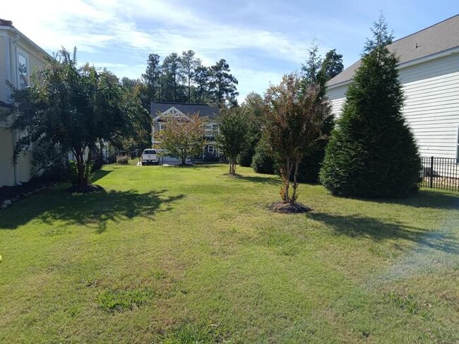 Foto del edificio - Deeded Boat Slip Comes with Home in Gated ...
